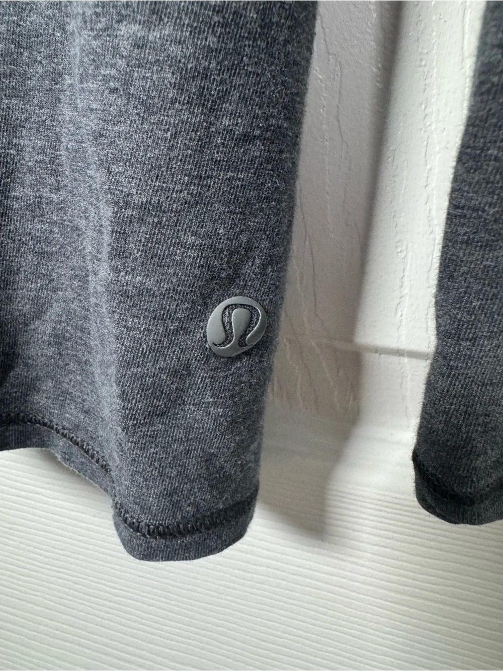 Lululemon Heathered Gray Long Sleeve Pocket Top Women’s Size 8